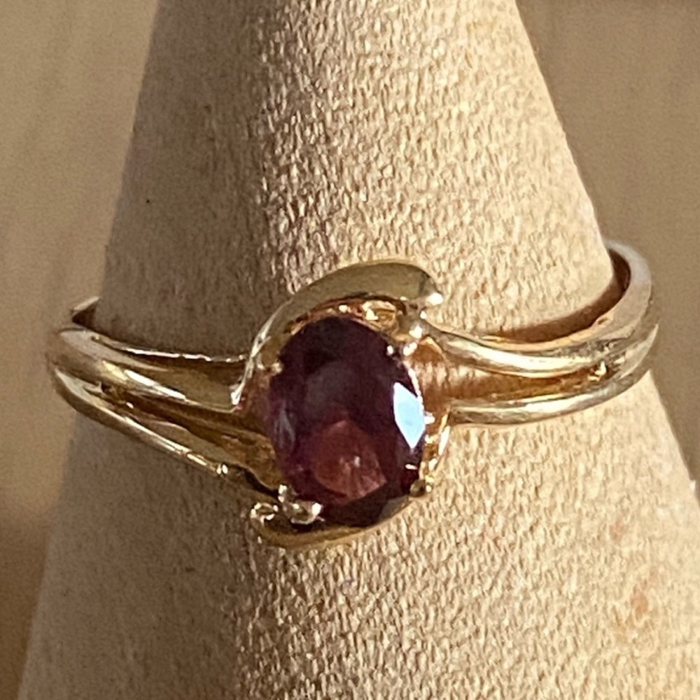 Elegant design solid 14 k gold 
Natural Garnet